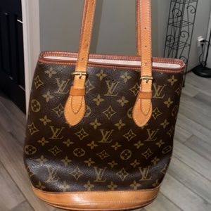 LV purse